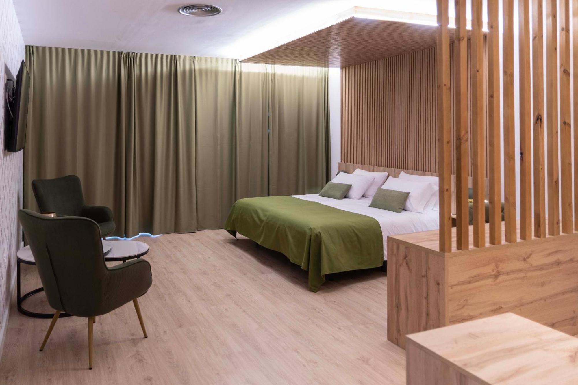Hotel & Restaurante El Casino Вільяфранка-дель-Б'єрсо Екстер'єр фото