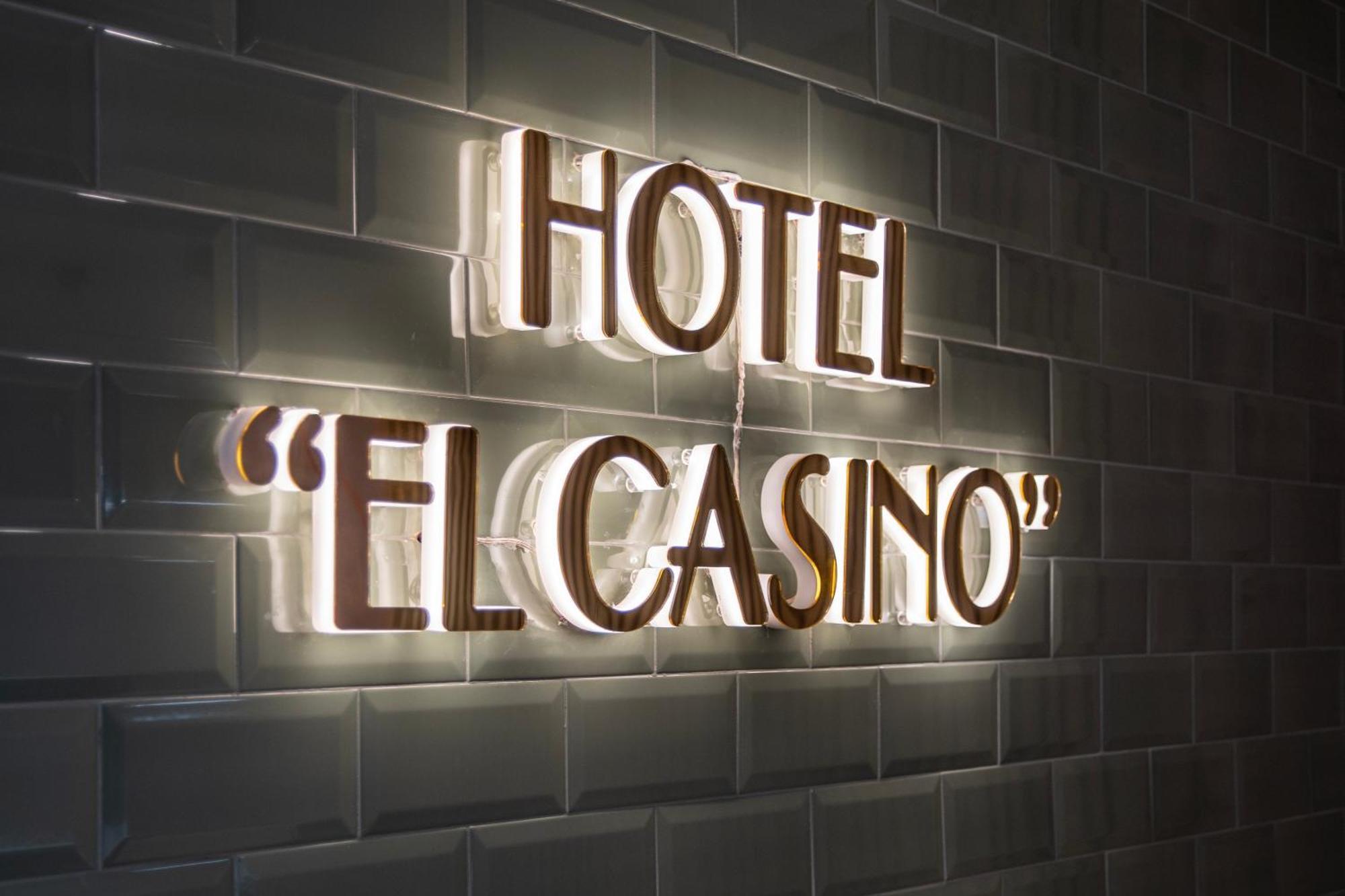 Hotel & Restaurante El Casino Вільяфранка-дель-Б'єрсо Екстер'єр фото