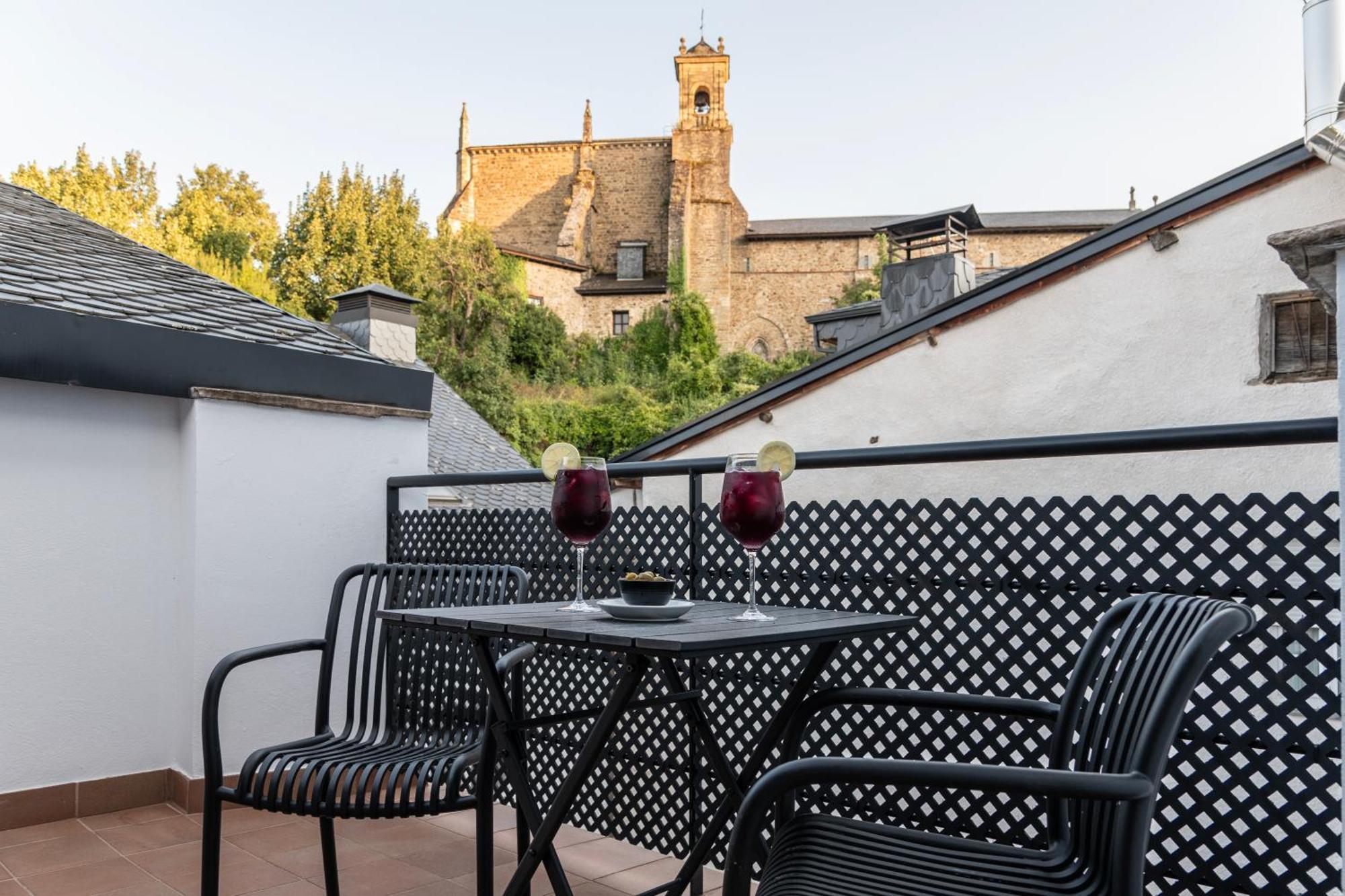 Hotel & Restaurante El Casino Вільяфранка-дель-Б'єрсо Екстер'єр фото